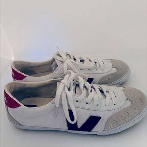 Woman’s Veja Sneaker